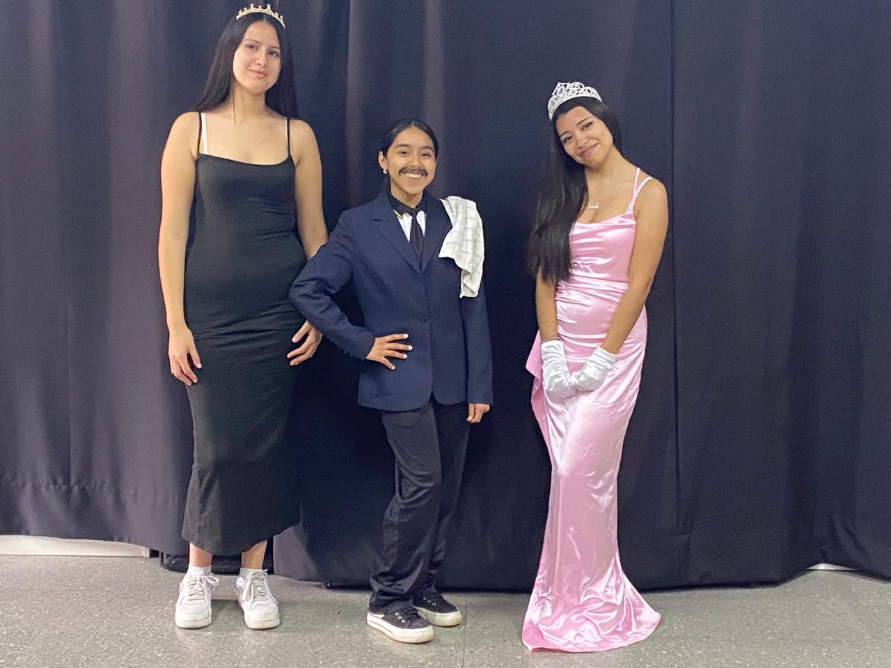 Estudiantes en obra de teatro